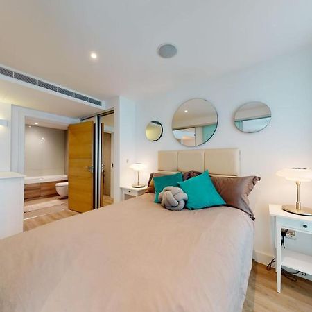 Executive Luxury One Bedroom In Vauxhall Лондон Екстериор снимка