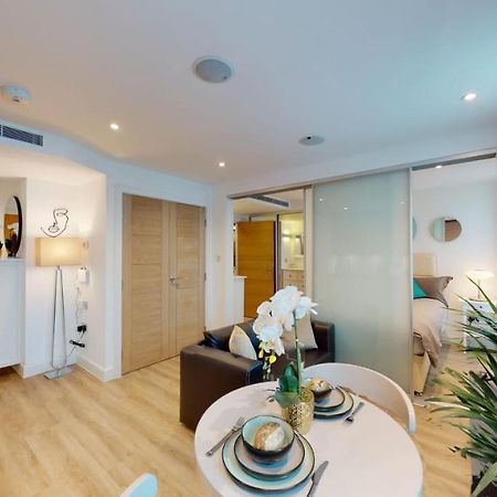 Executive Luxury One Bedroom In Vauxhall Лондон Екстериор снимка