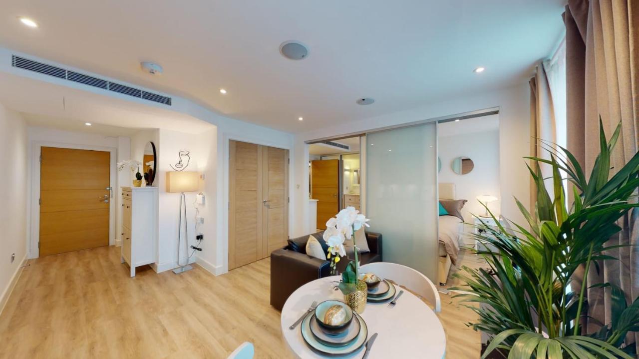 Executive Luxury One Bedroom In Vauxhall Лондон Екстериор снимка